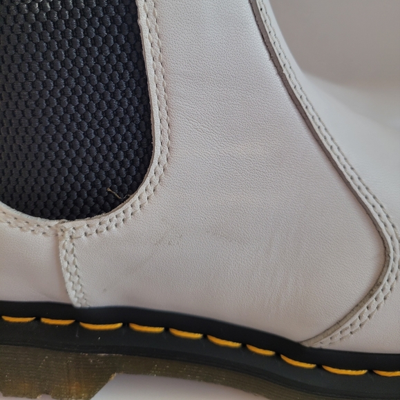 BRAND NEW Dr.Martens Yellow Stitch Smooth Leather Chelsea Boots Womens 9 US - Picture 7 of 11